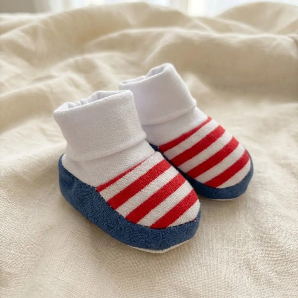 Set Cappellino e Babbucce Neonato Palla Pallina in 100% cotone